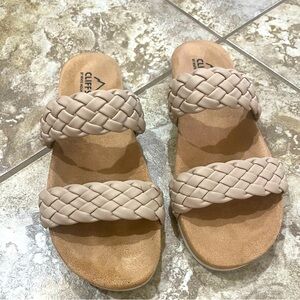 Cliffs by White Mountain Sandals